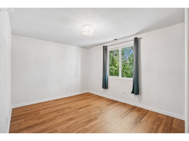4945 Se OGDEN St, Portland, OR 97206