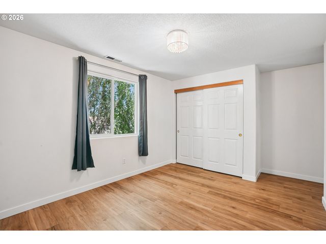 4945 Se OGDEN St, Portland, OR 97206