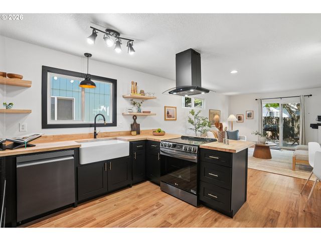 4945 Se OGDEN St, Portland, OR 97206