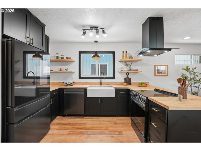 4945 Se OGDEN St, Portland, OR 97206
