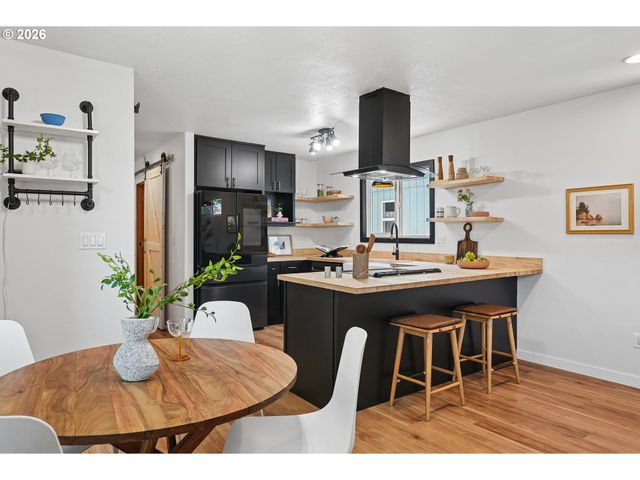 4945 Se OGDEN St, Portland, OR 97206