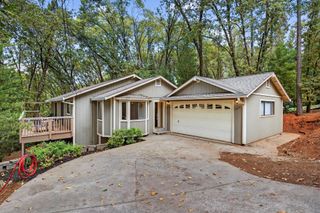 10514 Alta Sierra Dr, Grass Valley, CA 95949