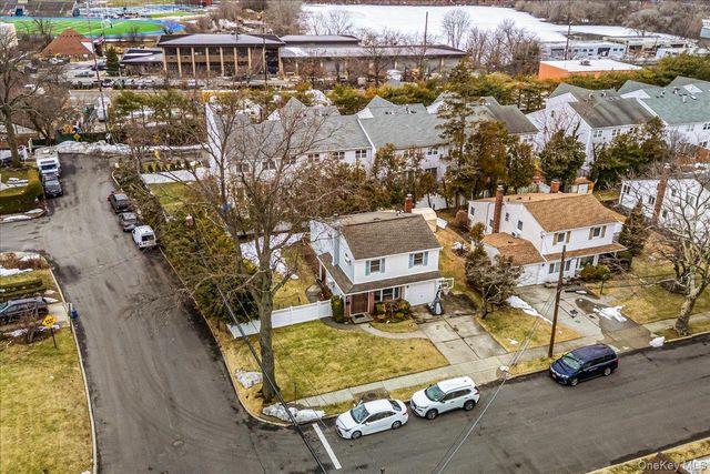 17 Whitehall Lane, New Hyde Park, NY 11040