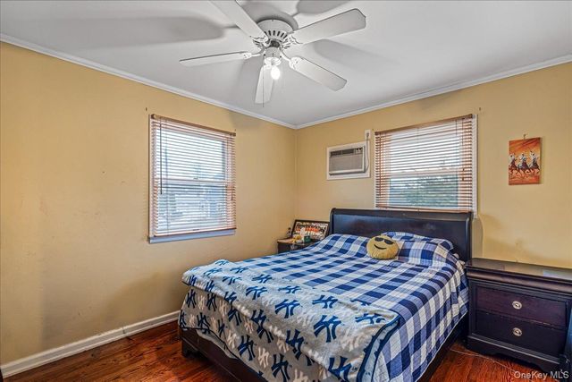 17 Whitehall Lane, New Hyde Park, NY 11040