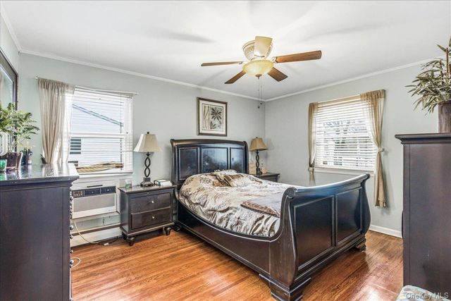 17 Whitehall Lane, New Hyde Park, NY 11040