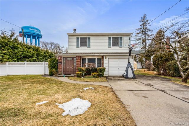 17 Whitehall Lane, New Hyde Park, NY 11040