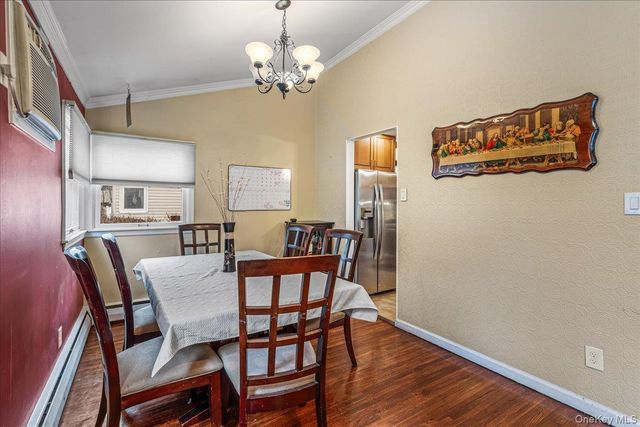 17 Whitehall Lane, New Hyde Park, NY 11040