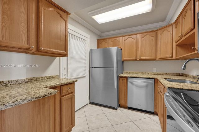 20400 W Country Club Dr 812, Aventura, FL 33180