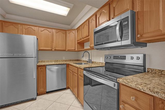 20400 W Country Club Dr 812, Aventura, FL 33180