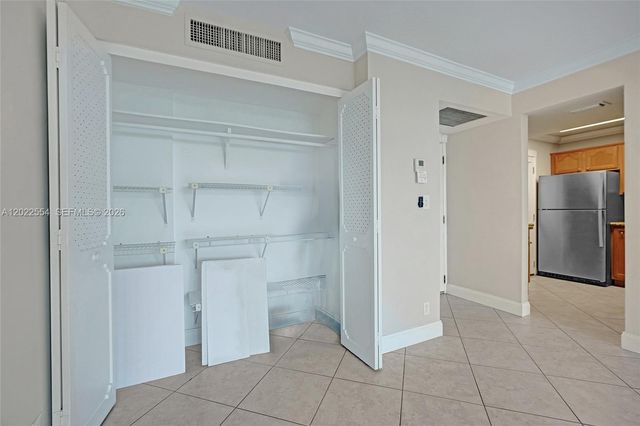 20400 W Country Club Dr 812, Aventura, FL 33180