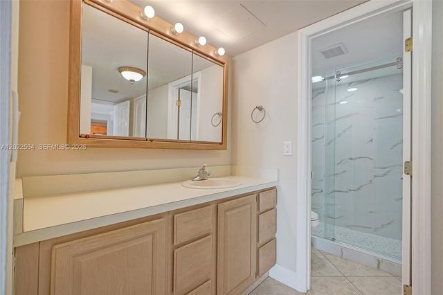 20400 W Country Club Dr 812, Aventura, FL 33180