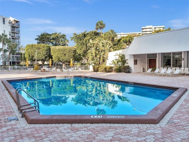 20400 W Country Club Dr 812, Aventura, FL 33180