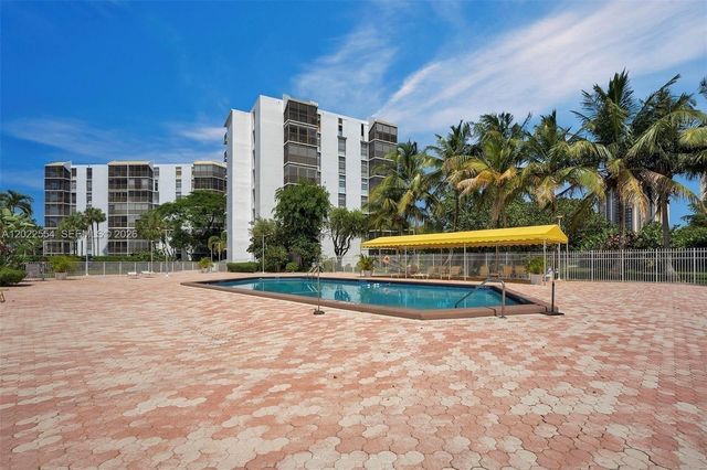 20400 W Country Club Dr 812, Aventura, FL 33180
