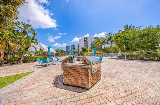 20400 W Country Club Dr 812, Aventura, FL 33180