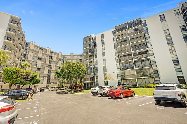 20400 W Country Club Dr 812, Aventura, FL 33180