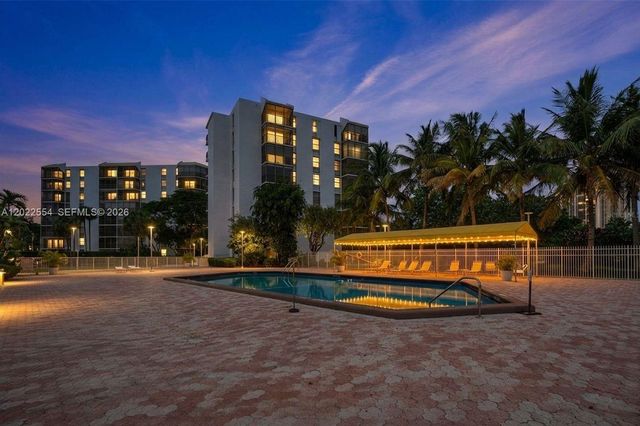 20400 W Country Club Dr 812, Aventura, FL 33180