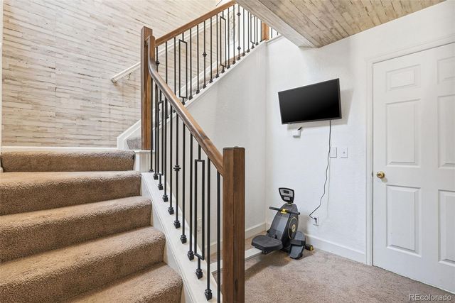 20982 E 40th Place, Denver, CO 80249