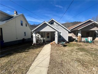 529 Ambridge Ave, Leet Twp, PA 15003