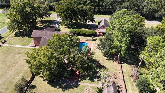 642 Meadow Lane, Winnie, TX 77665