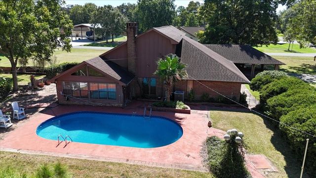 642 Meadow Lane, Winnie, TX 77665