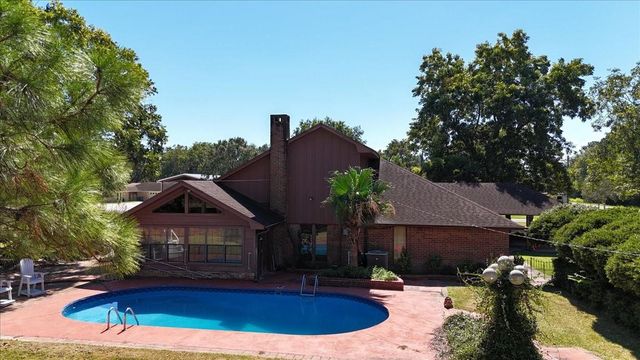 642 Meadow Lane, Winnie, TX 77665