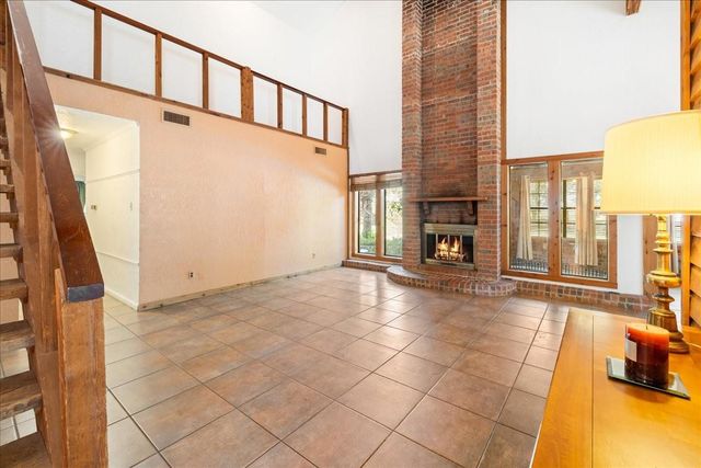 642 Meadow Lane, Winnie, TX 77665