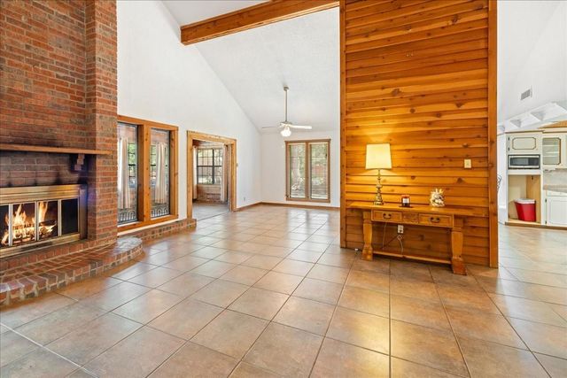 642 Meadow Lane, Winnie, TX 77665