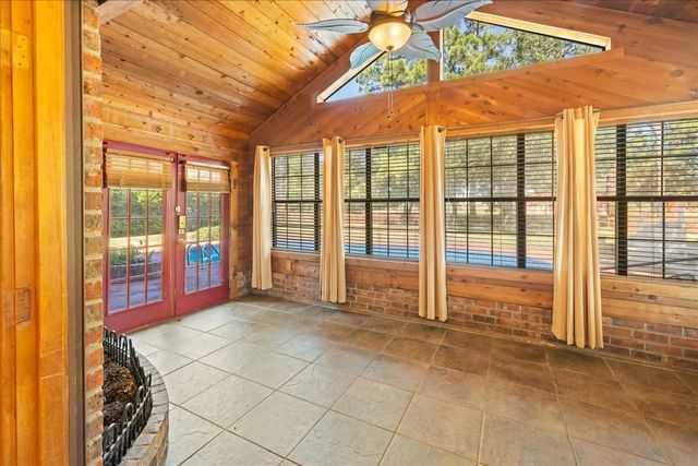 642 Meadow Lane, Winnie, TX 77665