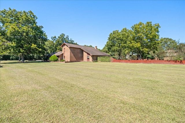 642 Meadow Lane, Winnie, TX 77665