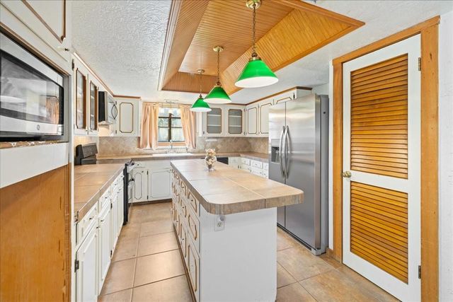 642 Meadow Lane, Winnie, TX 77665