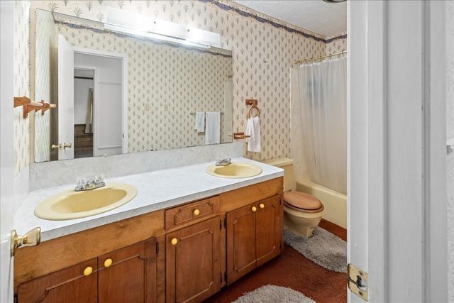 642 Meadow Lane, Winnie, TX 77665