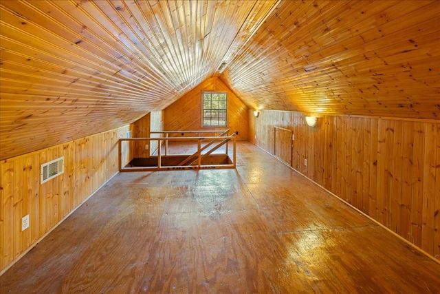 642 Meadow Lane, Winnie, TX 77665