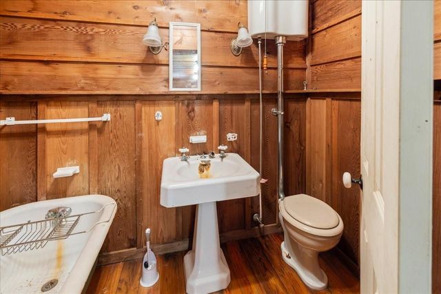 642 Meadow Lane, Winnie, TX 77665