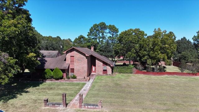 642 Meadow Lane, Winnie, TX 77665