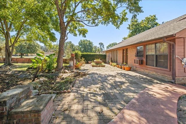 642 Meadow Lane, Winnie, TX 77665