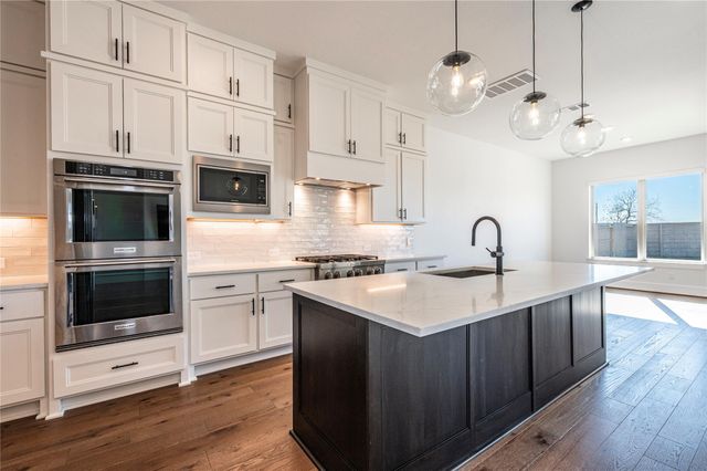 2010 Southern Landings Drive, Manvel, TX 77583