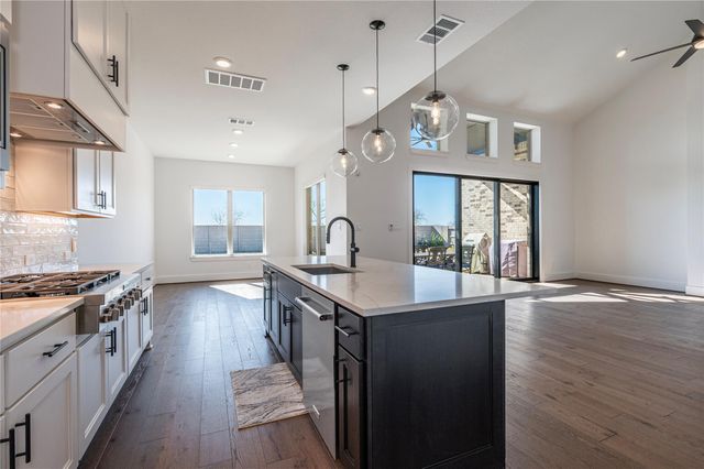 2010 Southern Landings Drive, Manvel, TX 77583