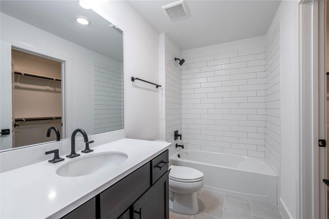 2010 Southern Landings Drive, Manvel, TX 77583