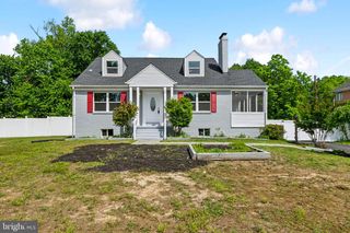 2416 SHERWOOD HALL LN, Alexandria, VA 22306