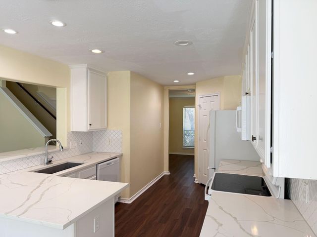 27 N Queenscliff Circle, The Woodlands, TX 77382