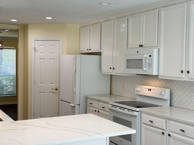 27 N Queenscliff Circle, The Woodlands, TX 77382