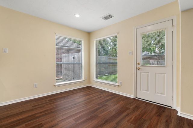 27 N Queenscliff Circle, The Woodlands, TX 77382