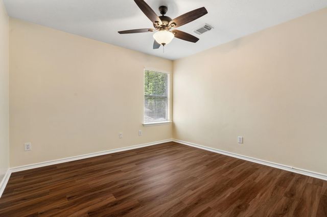 27 N Queenscliff Circle, The Woodlands, TX 77382