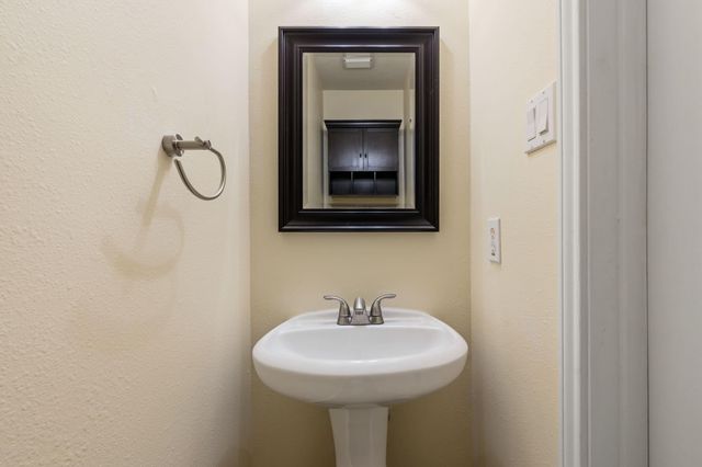 27 N Queenscliff Circle, The Woodlands, TX 77382