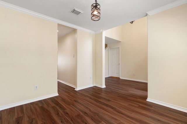 27 N Queenscliff Circle, The Woodlands, TX 77382