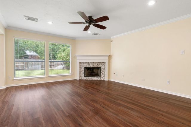 27 N Queenscliff Circle, The Woodlands, TX 77382