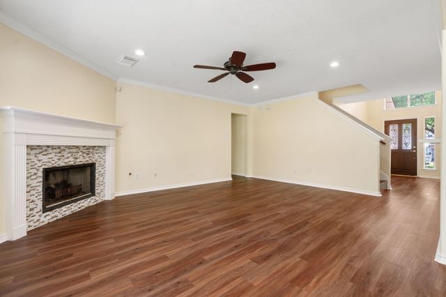 27 N Queenscliff Circle, The Woodlands, TX 77382