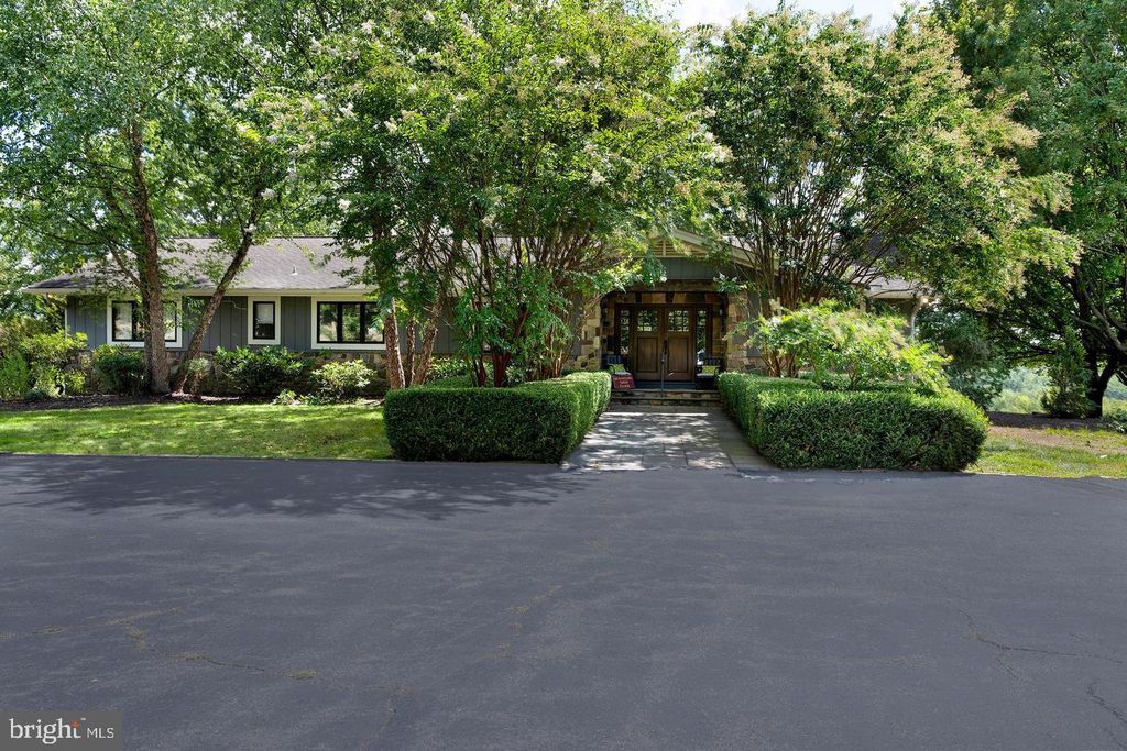 14 HUNTER RD, LAMBERTVILLE, NJ 08530 — photo 2