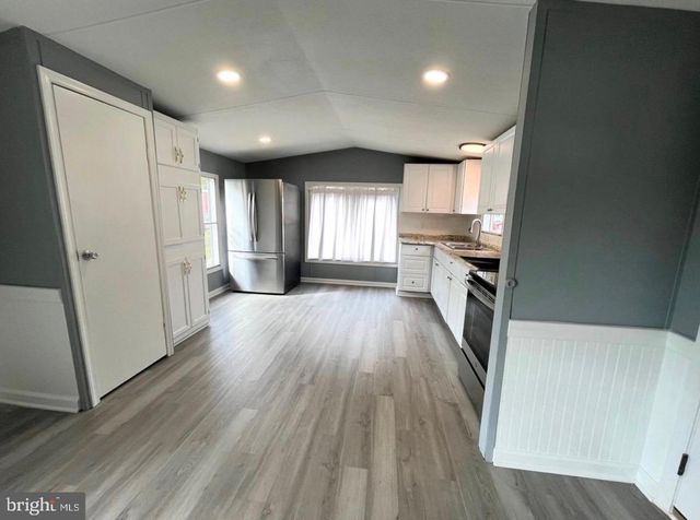 20 MAPLEWOOD DR, Coatesville, PA 19320