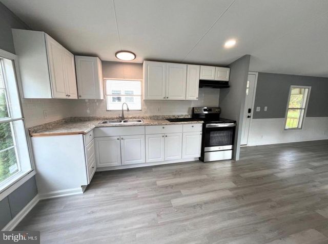 20 MAPLEWOOD DR, Coatesville, PA 19320